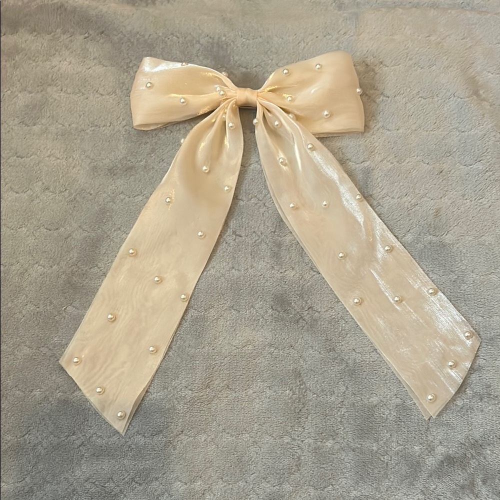 Cream with Pearls Bow Hair Accessory